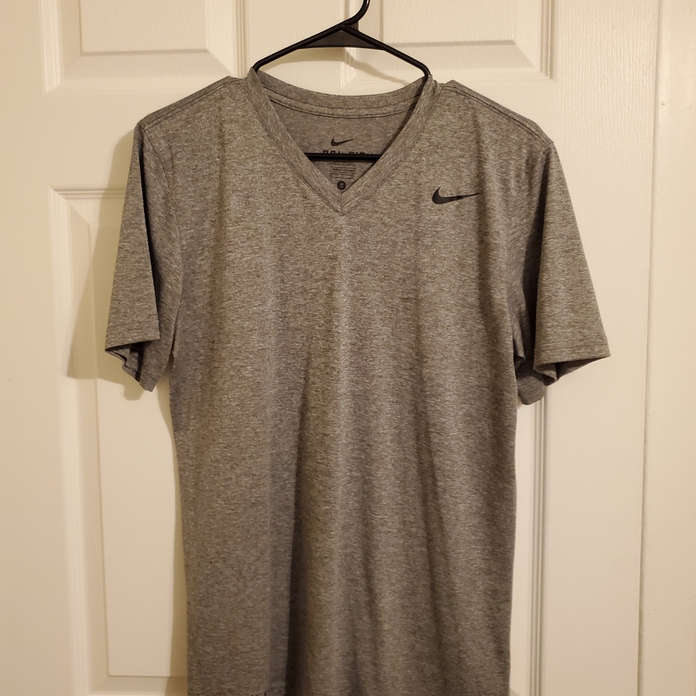 🔥 Dri-fit tshirt | Nike | Grey v-neck {S}